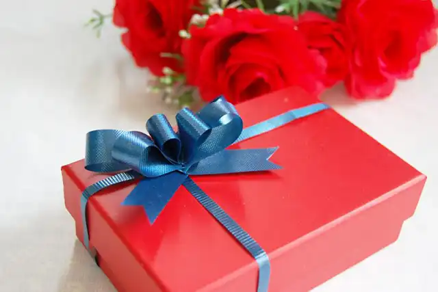 母の日やバレンタインデーなどのプレゼントの起源を解説！